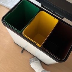 Hailo社製のおしゃれな3分別ゴミ箱の画像