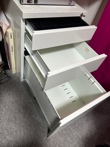 スチール製の引き出し収納