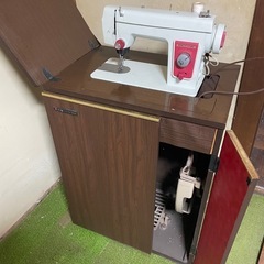 レトロなミシンですの画像