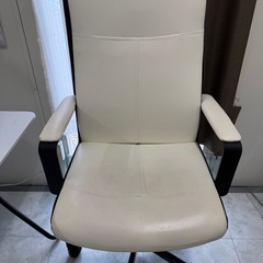 【値下げ】IKEAイケアのイスお譲ります！ネイルサロンで使用して...