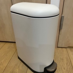 【受付終了】ゴミ箱(蓋付き、ペダル式)