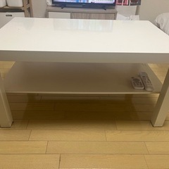 IKEA白リビングテーブルの画像