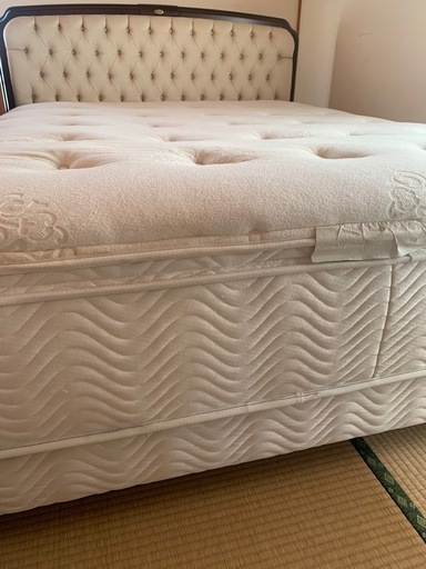 シモンズベッド Simmons クイーンサイズ 購入価格50万 海外輸入 日本未発売品 マットレス付き