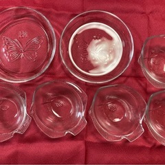 森英恵蝶柄ガラス皿2枚セットとヒラメ皿5枚セット合計7枚セット
