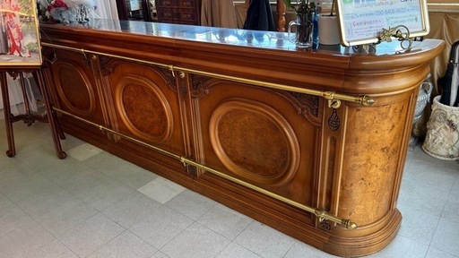 海外製カウンター／店舗改装・新築建替えに伴い、装飾品・備品・家具 譲渡