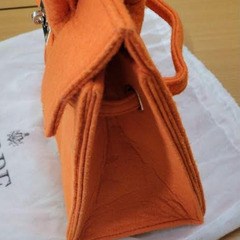 HERBE オレンジ フェルトバッグの画像