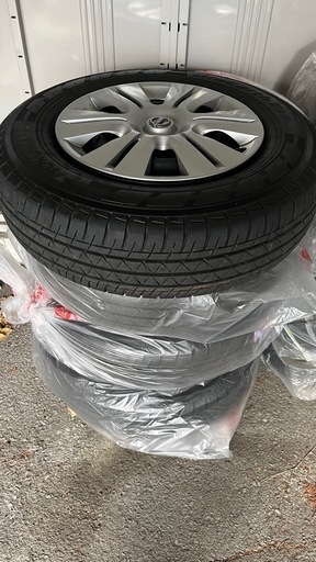 キャラバン純正ホイールタイヤ4本
セット