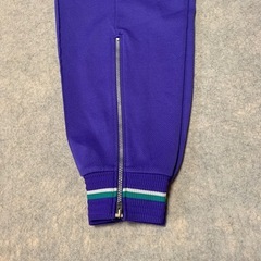 カジュアルウェア　運動ズボンの画像