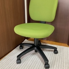 キャスターつき椅子