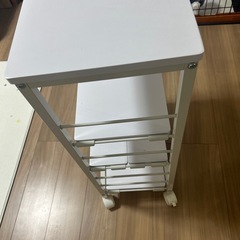 キッチン収納
ローラー付き引き出しの画像