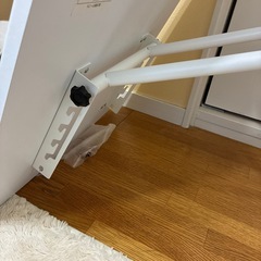 昇降式ホワイトテーブルの画像