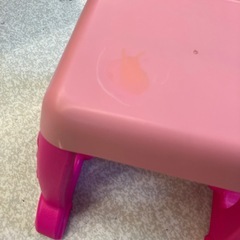 ☆値下げ☆　K2503-400 配送不可 子供用電子ピアノの椅子のみ キズ汚れシール跡有りの画像