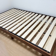 セミダブルベットフレームの画像
