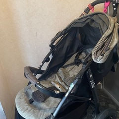 3輪ベビーカーの画像