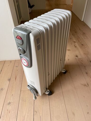 デロンギのオイルヒーター何年製か不明。