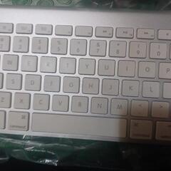 純正 Apple キーボードとトラックパッドの画像