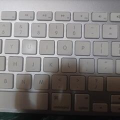 純正 Apple キーボードとトラックパッドの画像