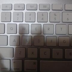 純正 Apple キーボードとトラックパッドの画像