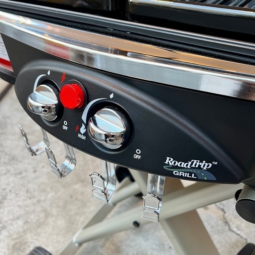 《売約済》【武蔵小山店】【～4/14限定SALE！全品20%お値引き！】 COLEMAN コールマン ロードトリップグリル LXE-JⅡグリル アウトドア キャンプ BBQ バーベキュー ガスカートリッジ4本付き