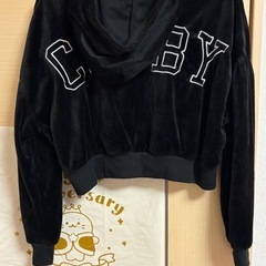 キッズ ショート丈パーカー　150cmの画像