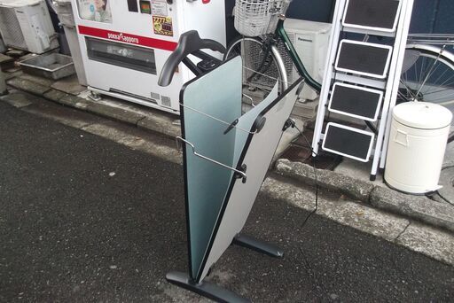 2023年製 TOSHIBA 東芝　ズボンプレッサー　HIP-T36 本体のみ