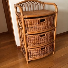 価格相談可/　ラタンキャビネット