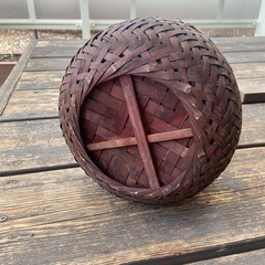 古い竹籠の画像