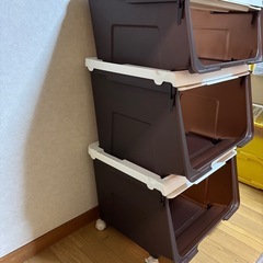 収納ケース3個1組＝2500円の画像