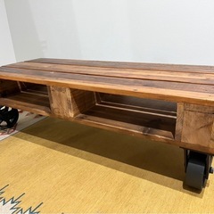 ※値下げ中※Johnson Storeで購入！車輪付き天然木ローテーブルの画像
