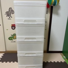 4段衣装ケースの画像