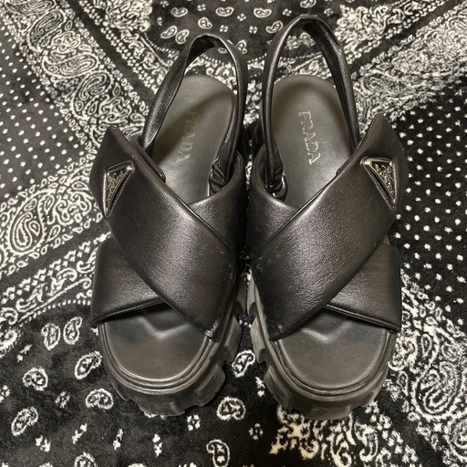 PRADA　モノリスパディングサンダル