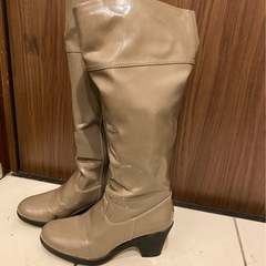 Ｓ（23.5cm) ベージュ エナメルブーツ