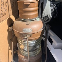 キャンプ場で使えそうなもの集めています。