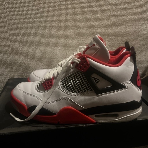 NIKE AIR JORDAN 4 RETRO 