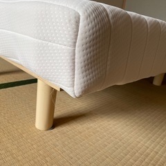 引越しのためお譲りします　足付きダブルベッドの画像