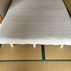 引越しのためお譲りします　足付きダブルベッド