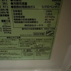 電子レンジと冷蔵庫の画像