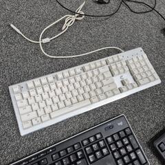 パソコン キーボード 3つ セットの画像