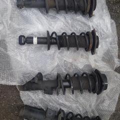 【差し上げます】トヨタ86(ZN6)のGグレードの純正ショック＆サス
