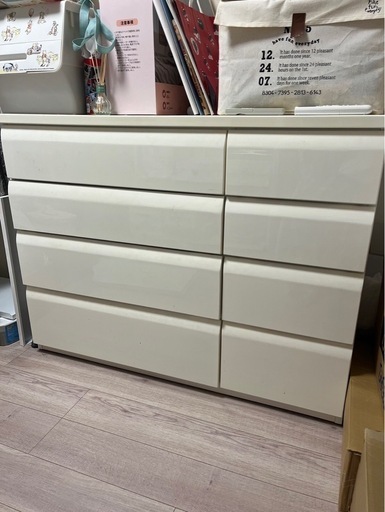 白いタンス