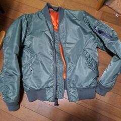AVIREXフライトジャケットの画像