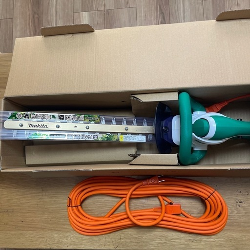 新品です！　マキタ製　生垣バリカン　枝刈り機　　