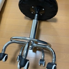 「お譲り先決定」丸椅子の画像