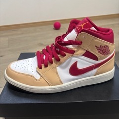 Nike Air Jordan 1 Mid 'Beige/CardinalRedの画像