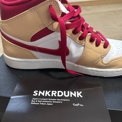 Nike Air Jordan 1 Mid 'Beige/CardinalRedの画像