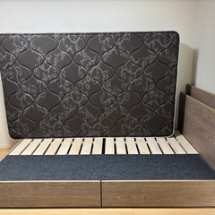 シモンズ セミダブルベッド の画像