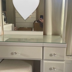 ホワイトドレッサー