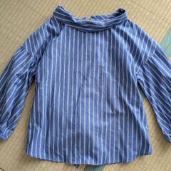 【4/5で削除します】ストライプのシャツと薄紫のカットソー2枚セットの画像