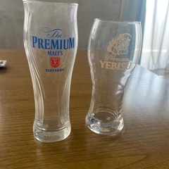 グラス(9個)と小皿と小さいマグカップの画像