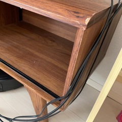 テレビとテレビ台の画像